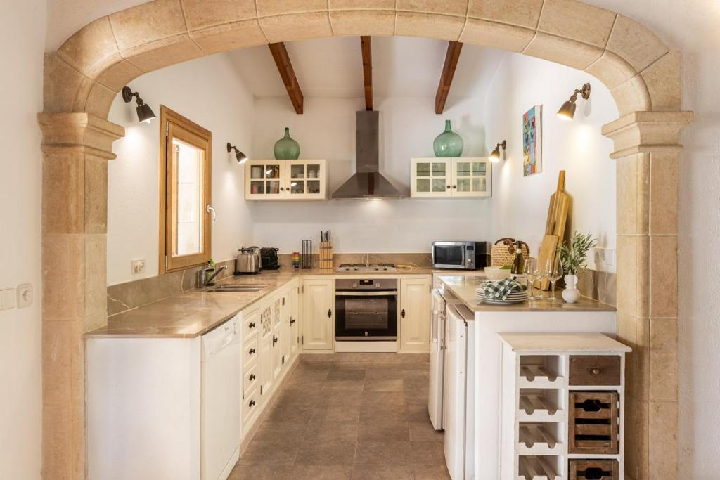 Kuchyň nebo kuchyňský kout v ubytování Villa Torres Pollensa - BY EMERALD STAY