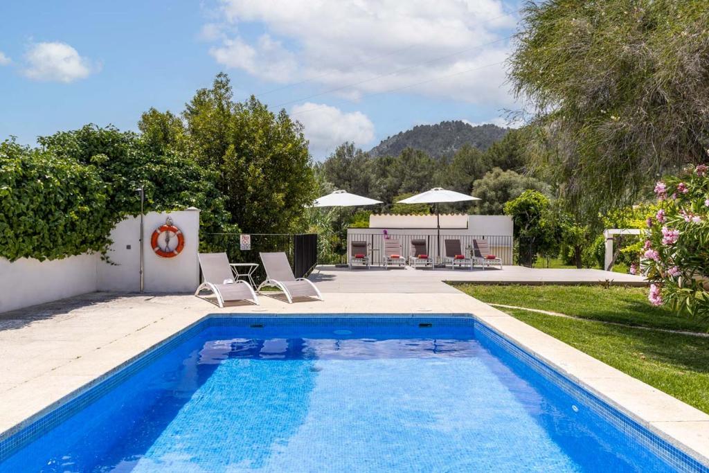 Bazén v ubytování Villa Torres Pollensa - BY EMERALD STAY nebo v jeho okolí