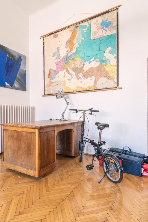 Jazda na bicykli v okolí ubytovania Sunny, Airy, Artsy & Authentic Loft with Balcony