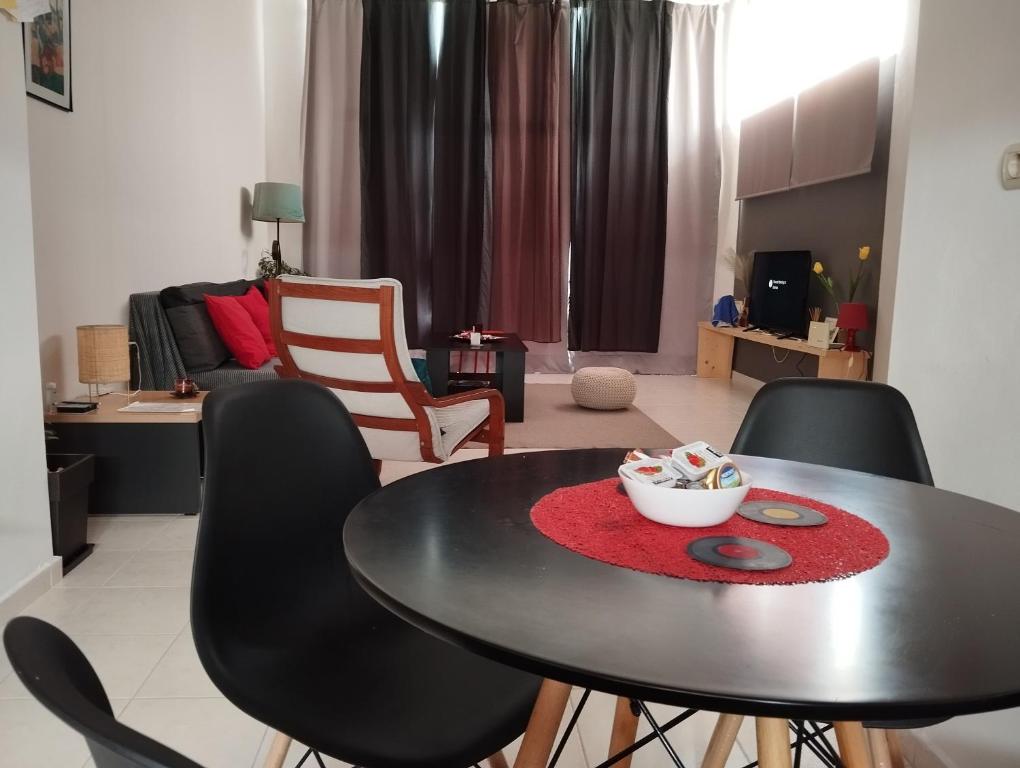 Posezení v ubytování STUDIOS POSEIDONIA apartments 50 & 70 sqm with sea view