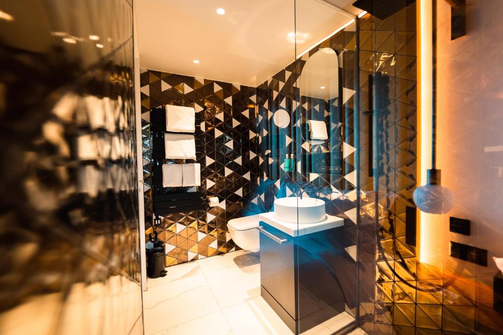 Superior East Wing Rooms by FIVE Zurich