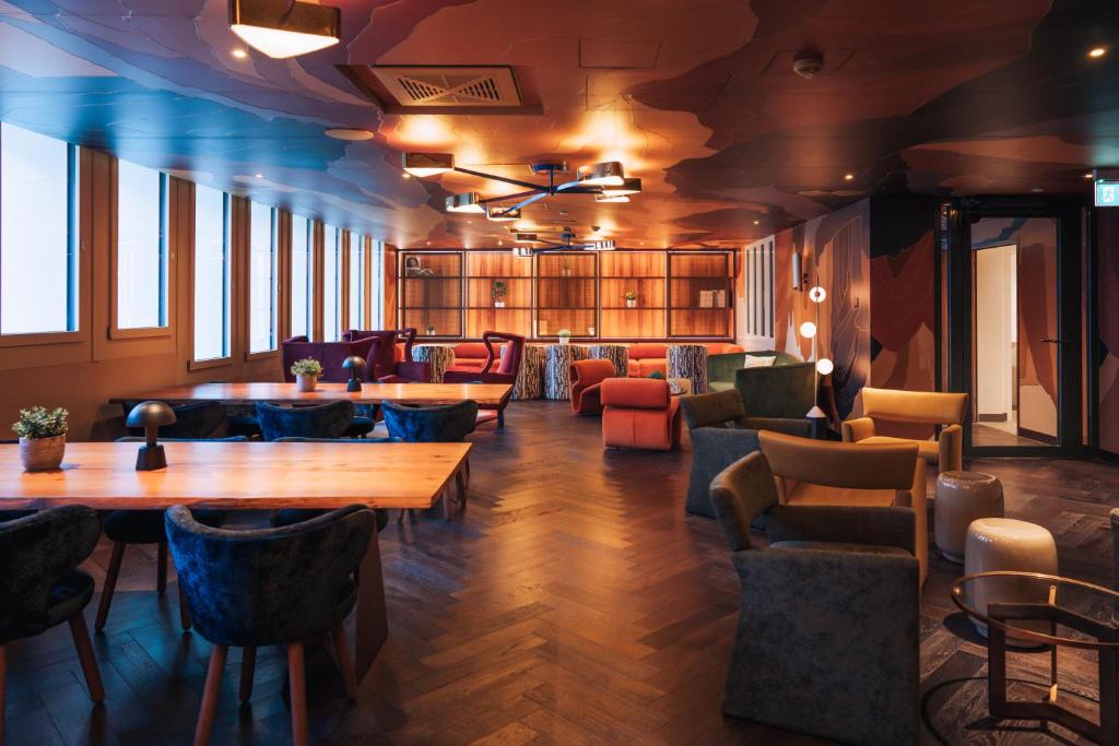 Posezení v ubytování Superior East Wing Rooms by FIVE Zurich