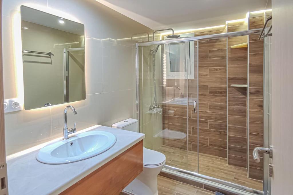 Koupelna v ubytování Renovated apartment 3- Platanias