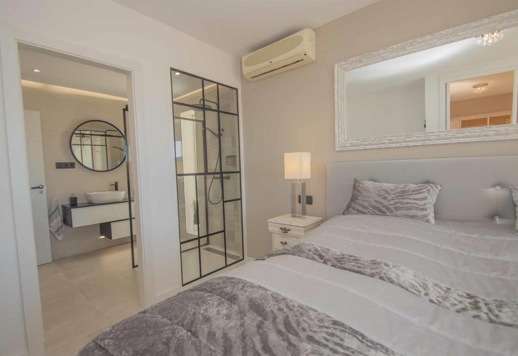 Booking.com: Villa Vega , LAlfàs del Pi, España . ¡Reserva ...