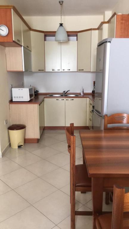 Vlora Lungomare Apartment, above Bar Bonaparte - Image 8