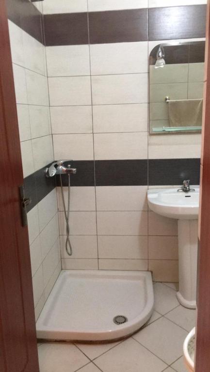 Vlora Lungomare Apartment, above Bar Bonaparte - Image 7
