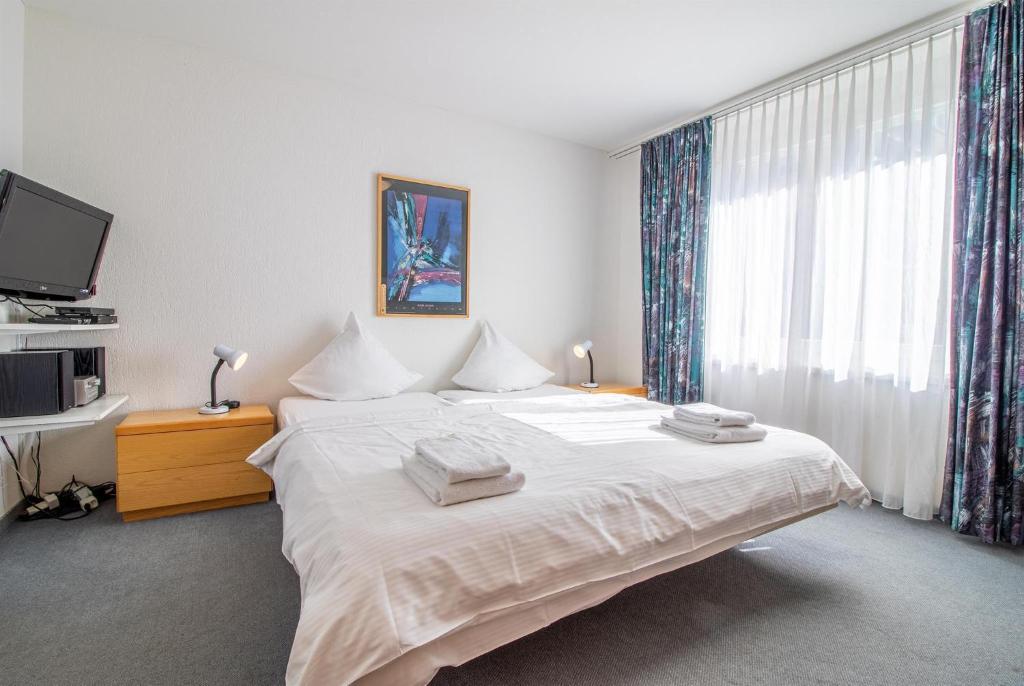 Postel nebo postele na pokoji v ubytování Camana Wohnung EG