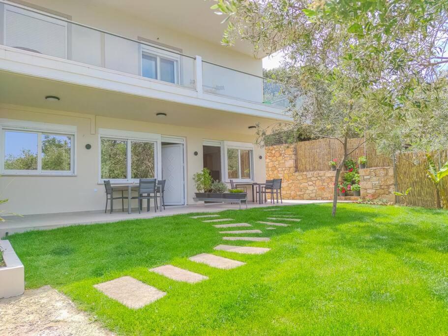 Zahrada ubytování Renovated apartment 2 -Platanias