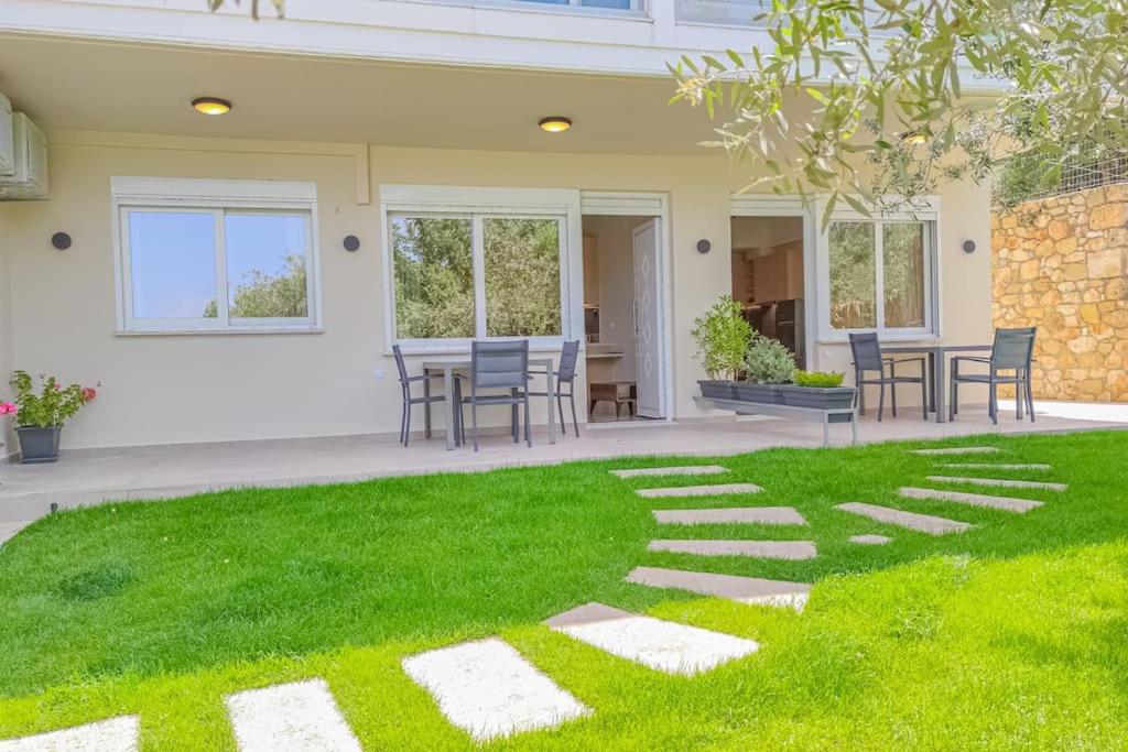 Zahrada ubytování Renovated apartment 2 -Platanias