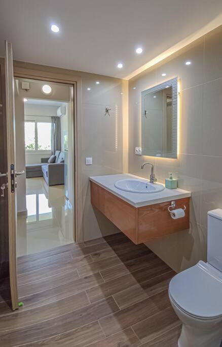 Koupelna v ubytování Renovated apartment 2 -Platanias