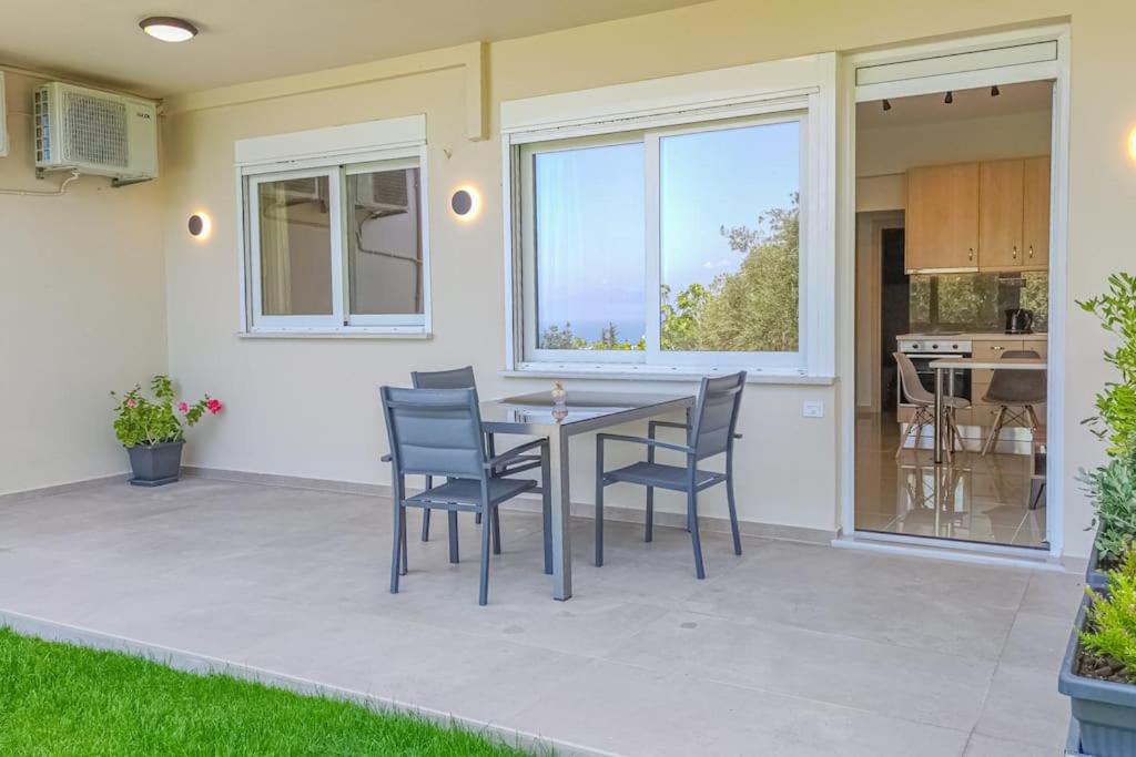 Balkón nebo terasa v ubytování Renovated apartment 2 -Platanias