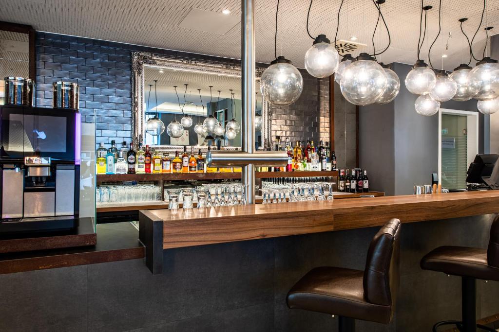 O lounge ou bar de Premier Inn Frankfurt City Centre