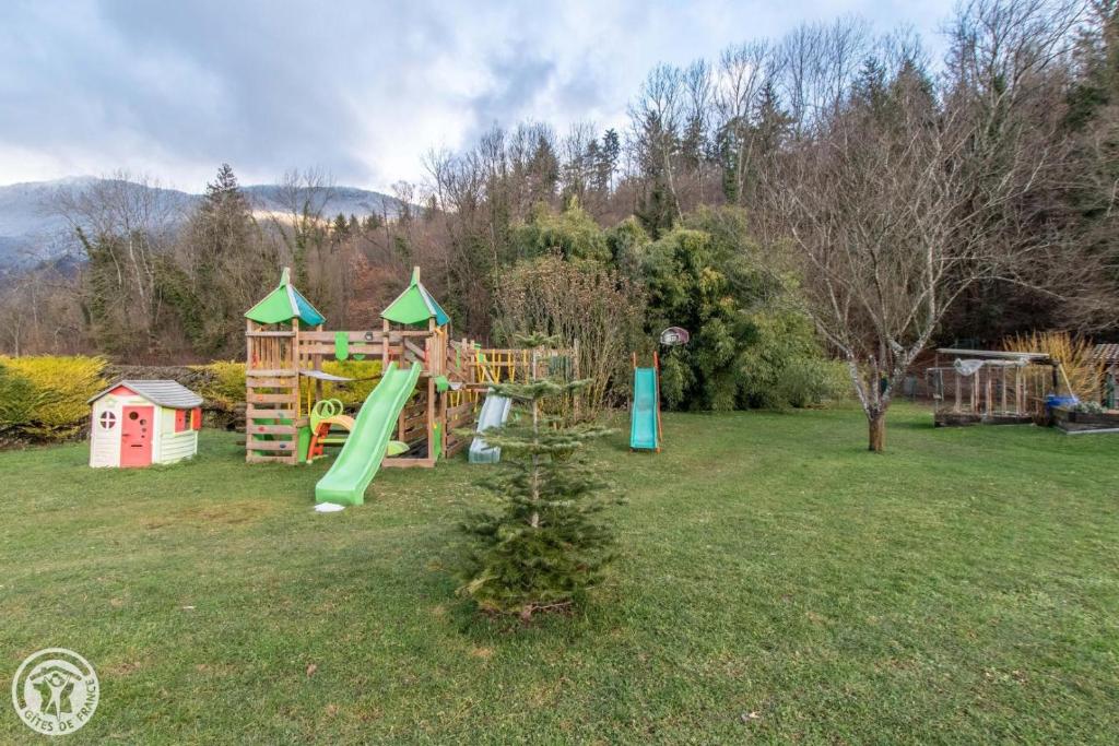 Plac zabaw dla dzieci w obiekcie Gîte Annecy 07 - Au Royaume des Marmottes - Appt 07