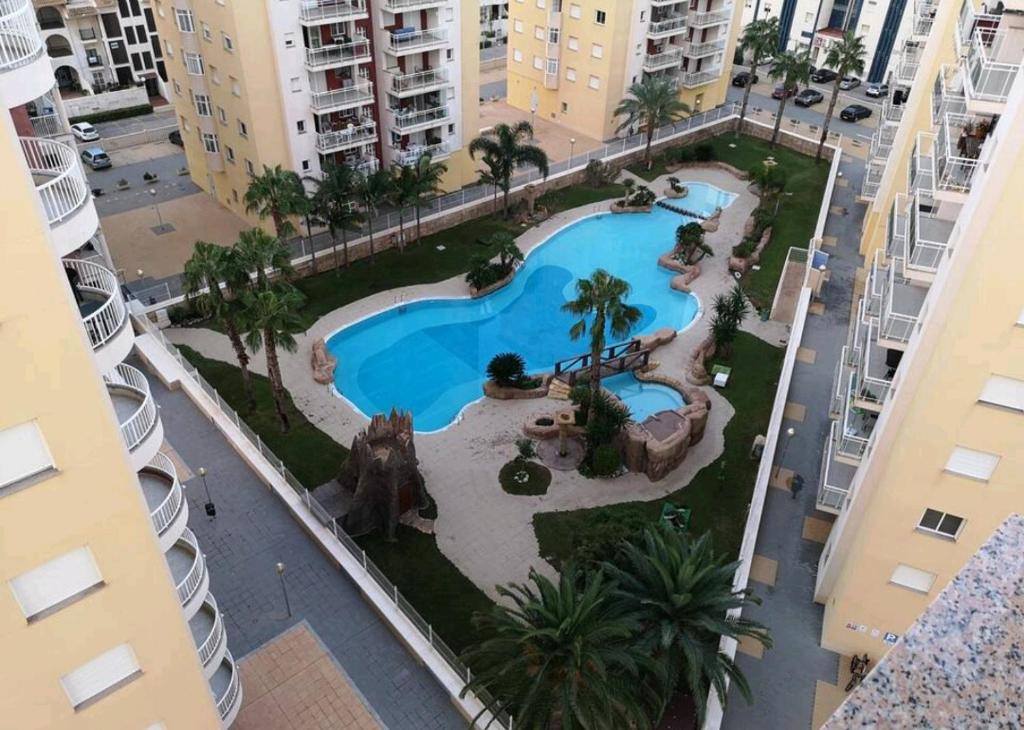 Pemandangan kolam renang di Apartamento La Manga del Mar Menor atau berdekatan