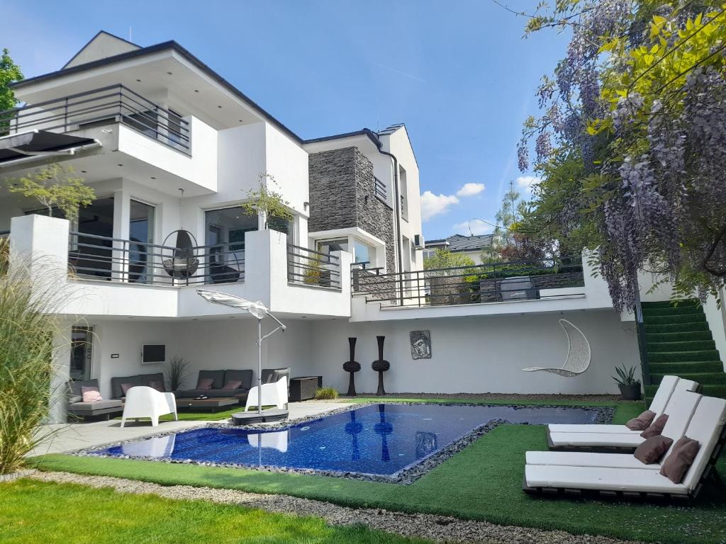 Private Family Villa 2040 Budaörs, Törökugrató utca 38. kép - 1