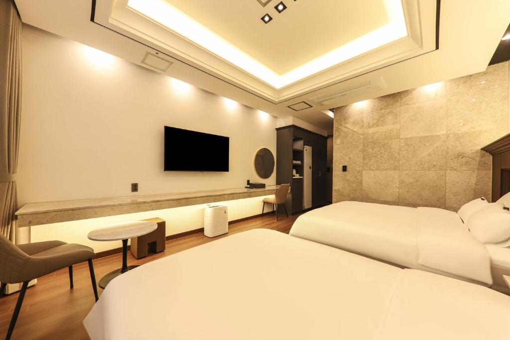 TV a/nebo společenská místnost v ubytování Hotel Demer Mokpo