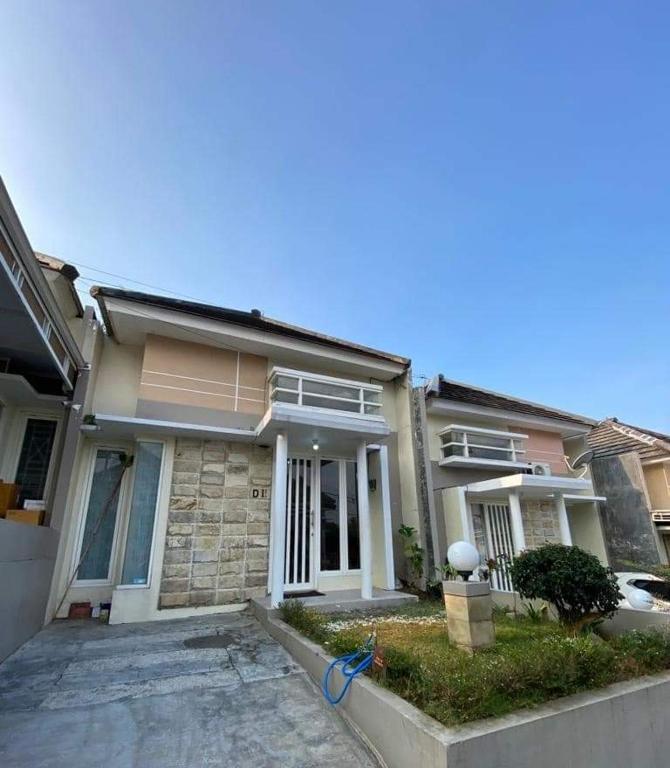 Villa Permata Garden Blok D11 Near JTP 3 Batu (updated prices 2025) Villa Permata Garden Blok D11 Near JTP 3 Batu (updated prices 2025)