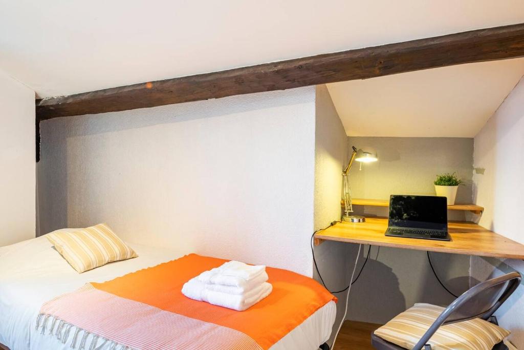 Posteľ alebo postele v izbe v ubytovaní Chez Malou & Hugo vue lac proche Suisse & stations !