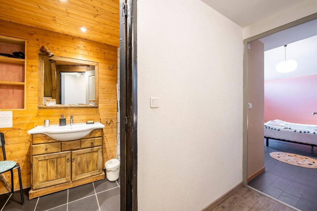 Kúpeľňa v ubytovaní Chez Malou & Hugo vue lac proche Suisse & stations !