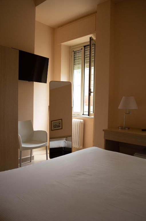 A bed or beds in a room at Villa Riari Garden