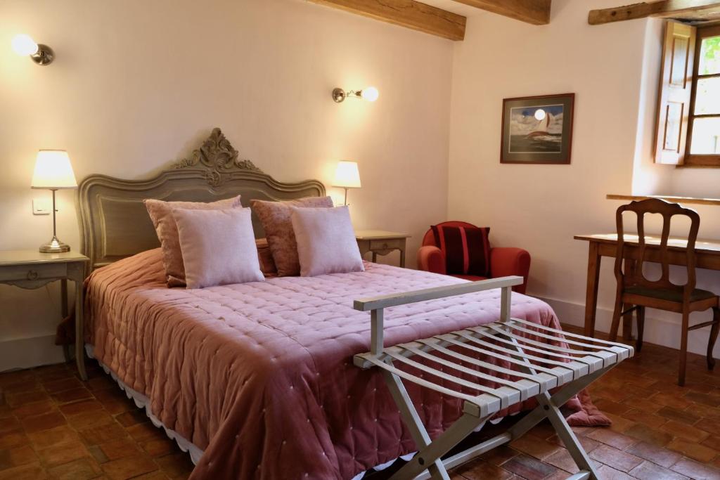 Postel nebo postele na pokoji v ubytování Manoir de l'Isle