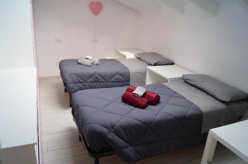 Postel nebo postele na pokoji v ubytování Charme Lake Loft