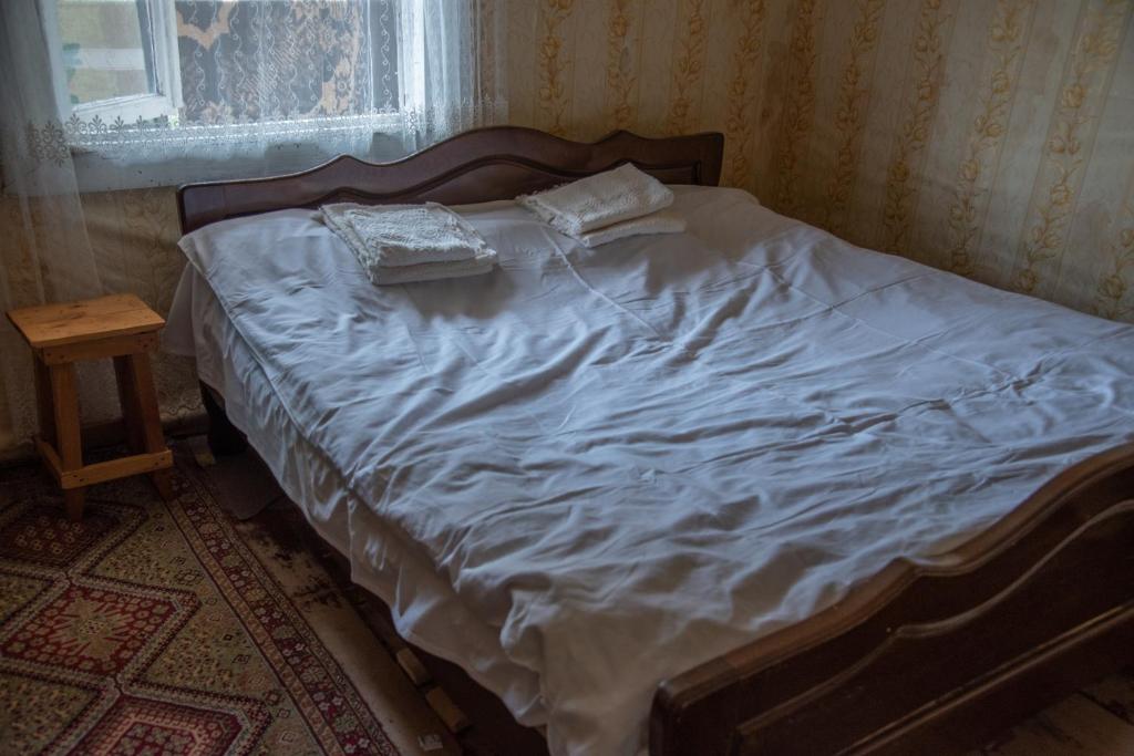 Letto o letti in una camera di Oda