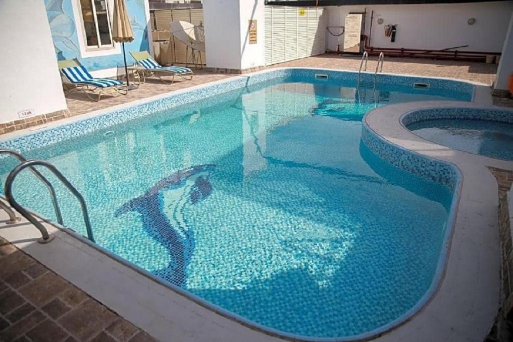 Bazén v ubytování Versailles by Vieras Hotel nebo v jeho okolí