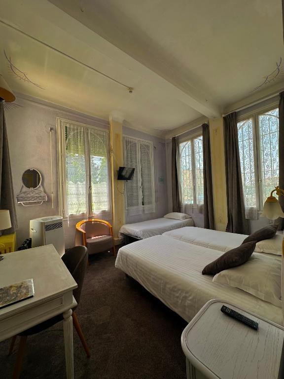 Postel nebo postele na pokoji v ubytování Hôtel Miramar