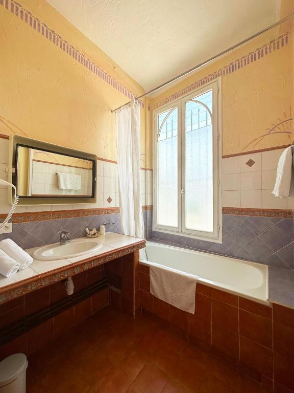 Koupelna v ubytování Hôtel Miramar