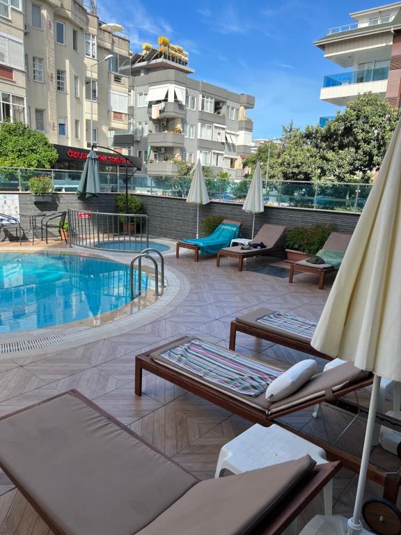 The swimming pool at or close to Cleopatra King Apart