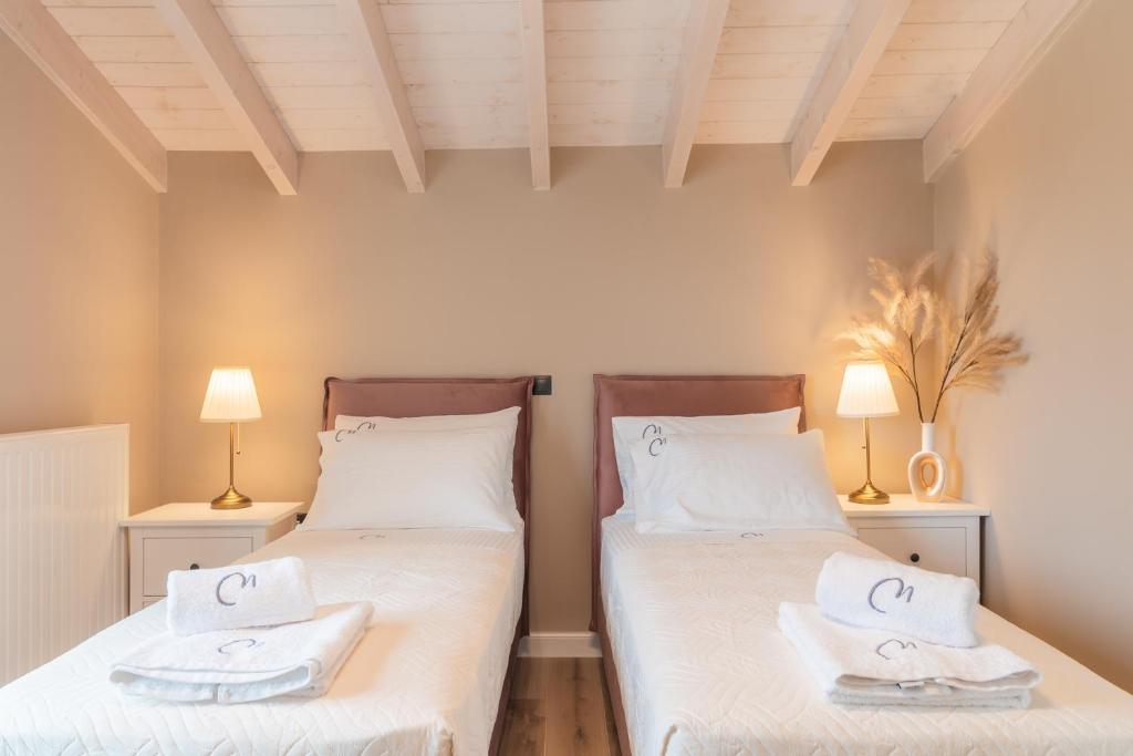 Postel nebo postele na pokoji v ubytování Melena Premium Suites
