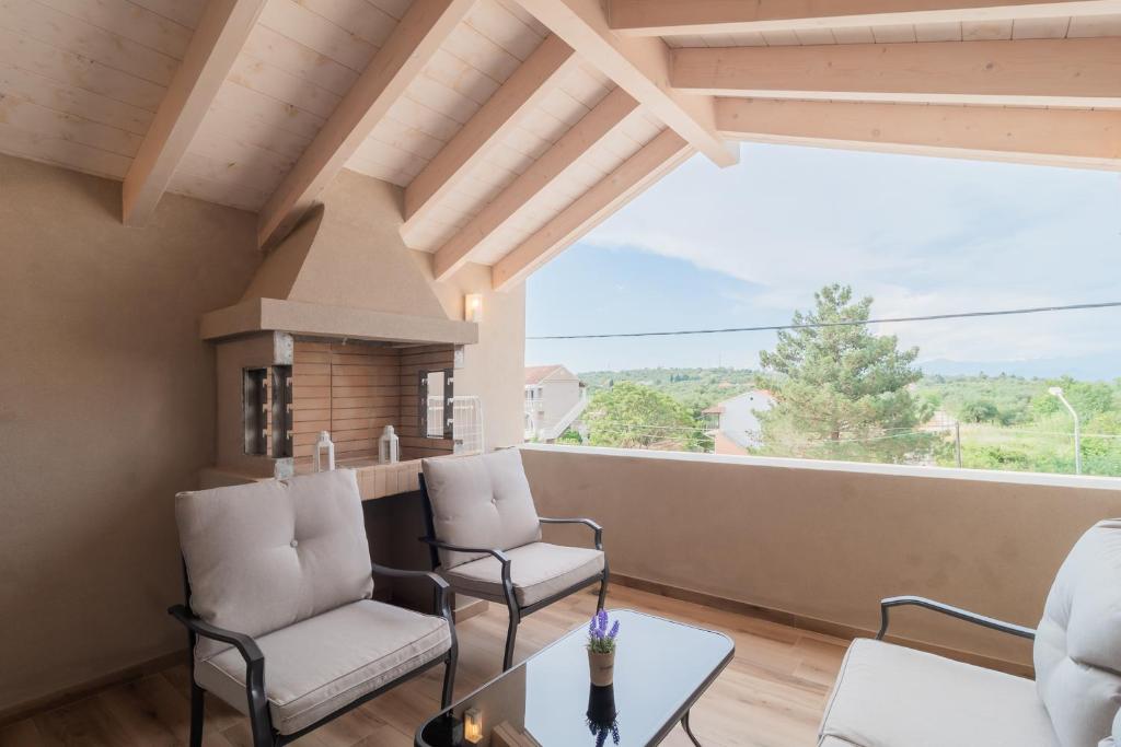 Nespecifikovaný výhled na hory nebo výhled na hory při pohledu z apartmánu