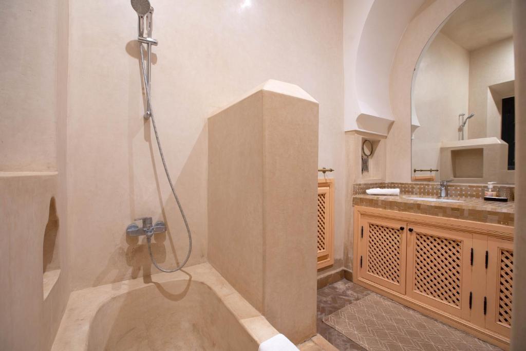 Koupelna v ubytování Janat Al Atlas Resort & Spa