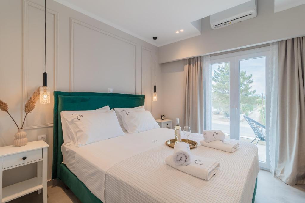Postel nebo postele na pokoji v ubytování Melena Premium Suites