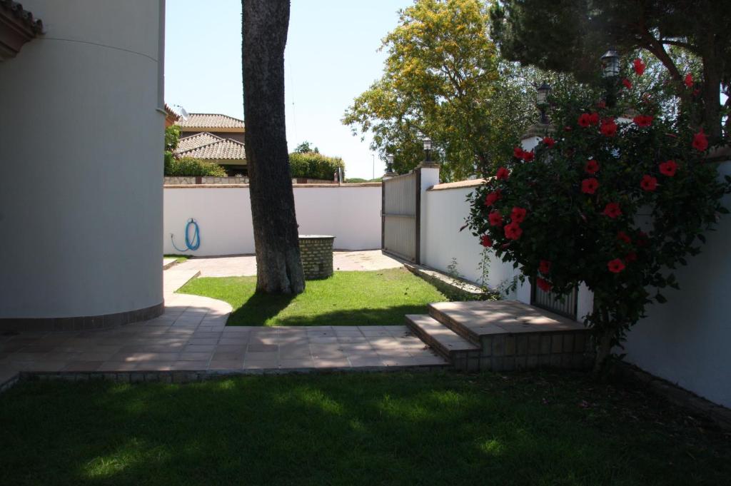 Vonkajšia záhrada v ubytovaní Moderno y amplio chalet, con piscina privada