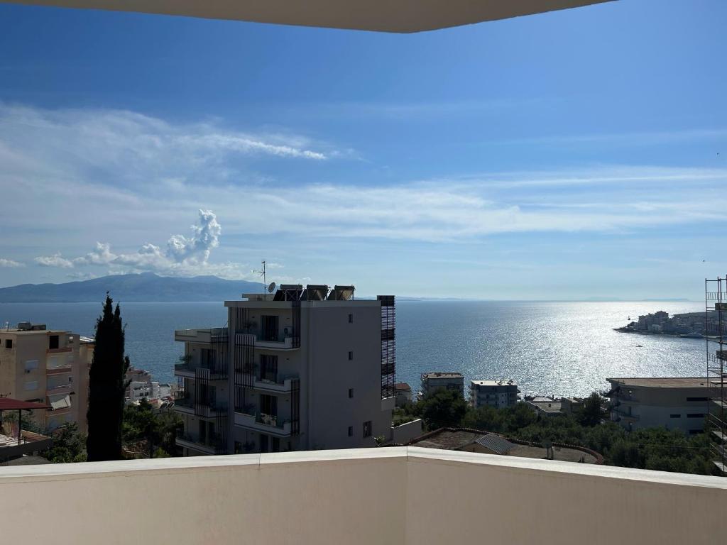 vistas al océano desde un edificio en Shehu's Apartments, en Sarandë