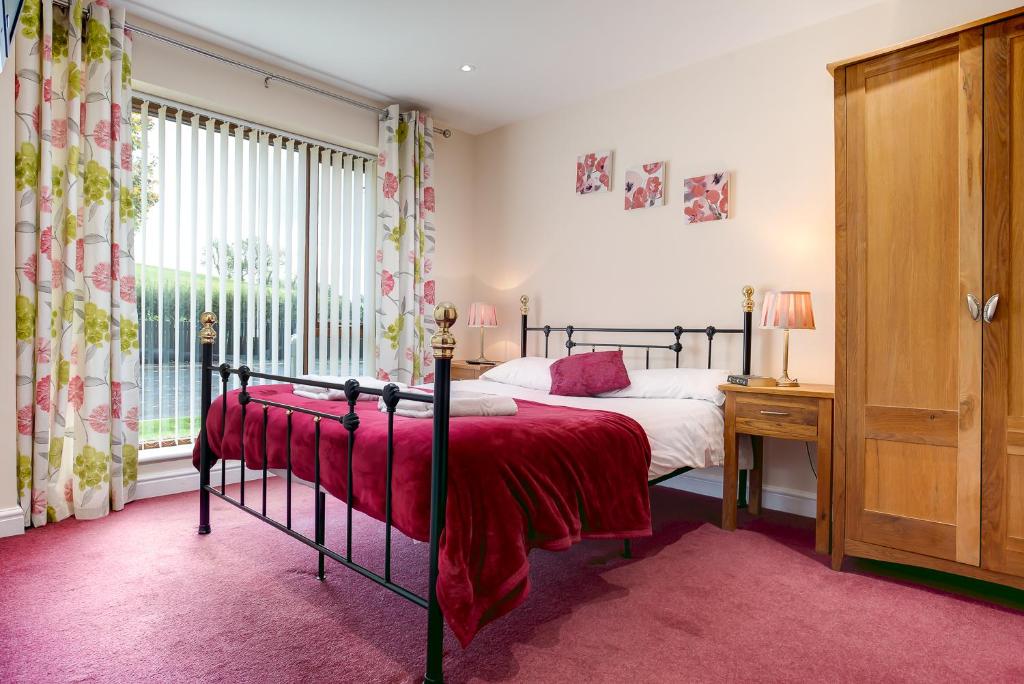 Ein Bett oder Betten in einem Zimmer der Unterkunft Tewitfield Marina