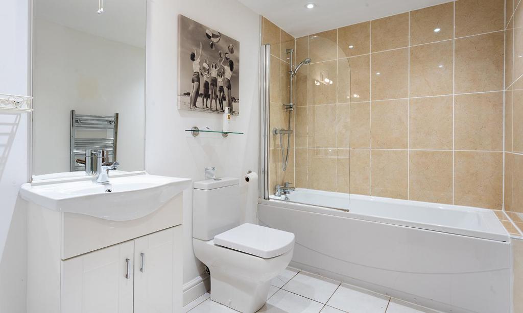 Ein Badezimmer in der Unterkunft Tewitfield Marina