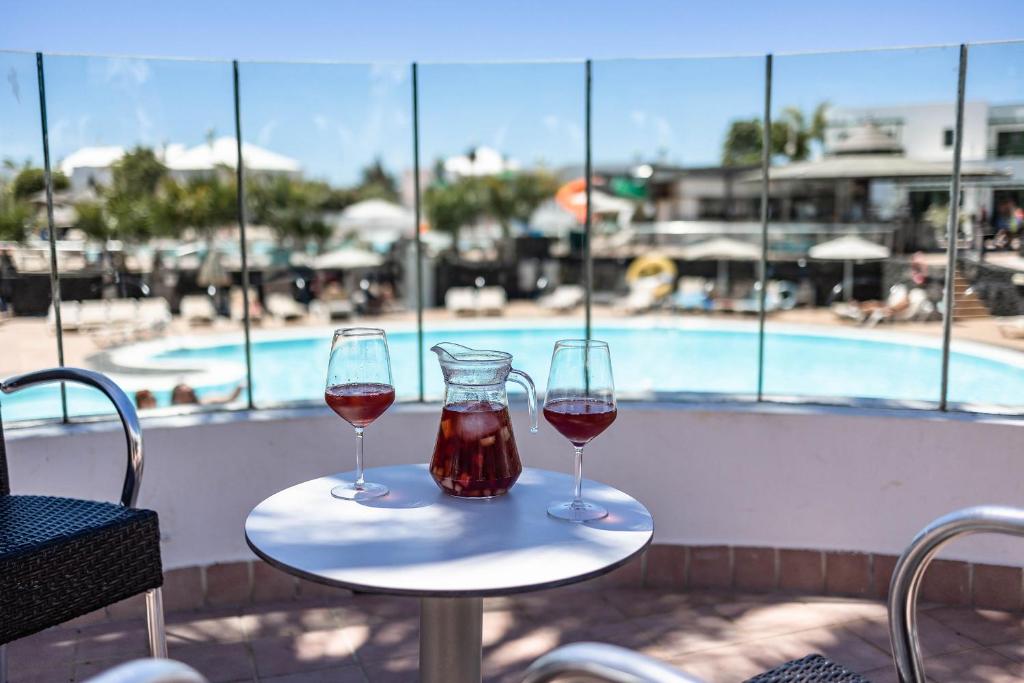 Bazén v ubytování Caybeach Sun nebo v jeho okolí