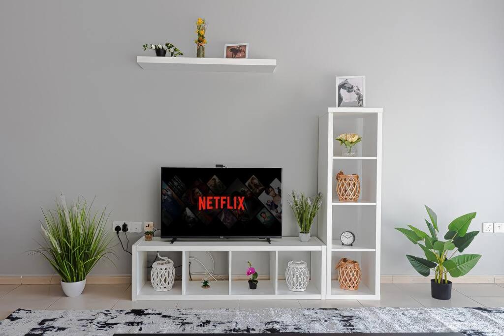 فضای داخلی Supurb 2 Bed Room Apt Sea Front (Side View) در ابوظبی - تصویر ۳
