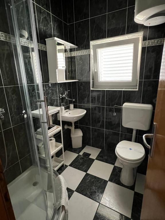 Ванная комната в Apartments Loncar-near Zrće beach