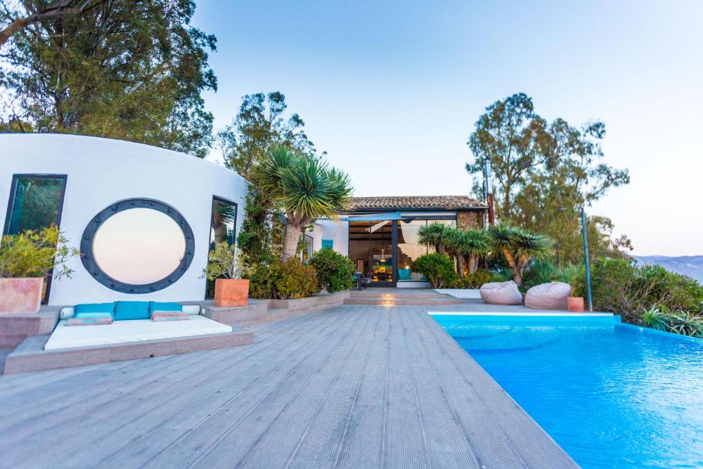 Bazén v ubytovaní Villa Tarifa Lodge alebo v jeho blízkosti
