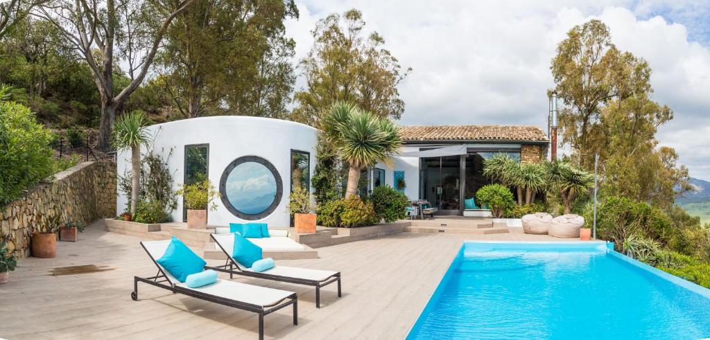 Bazén v ubytovaní Villa Tarifa Lodge alebo v jeho blízkosti