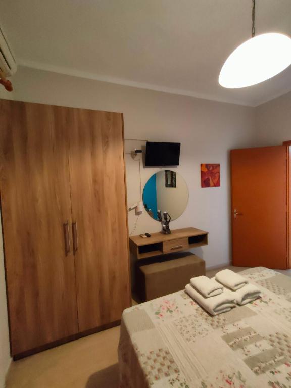 Posteľ alebo postele v izbe v ubytovaní Dionisos Apts Gouvia by Estia
