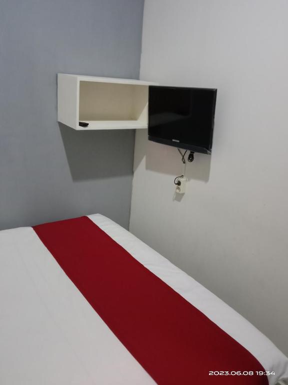 TV a/nebo společenská místnost v ubytování Poppies Senggigi Hostel