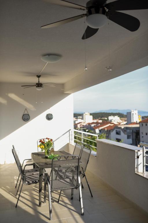 Balkón nebo terasa v ubytování Outstanding large apartment for 6+2