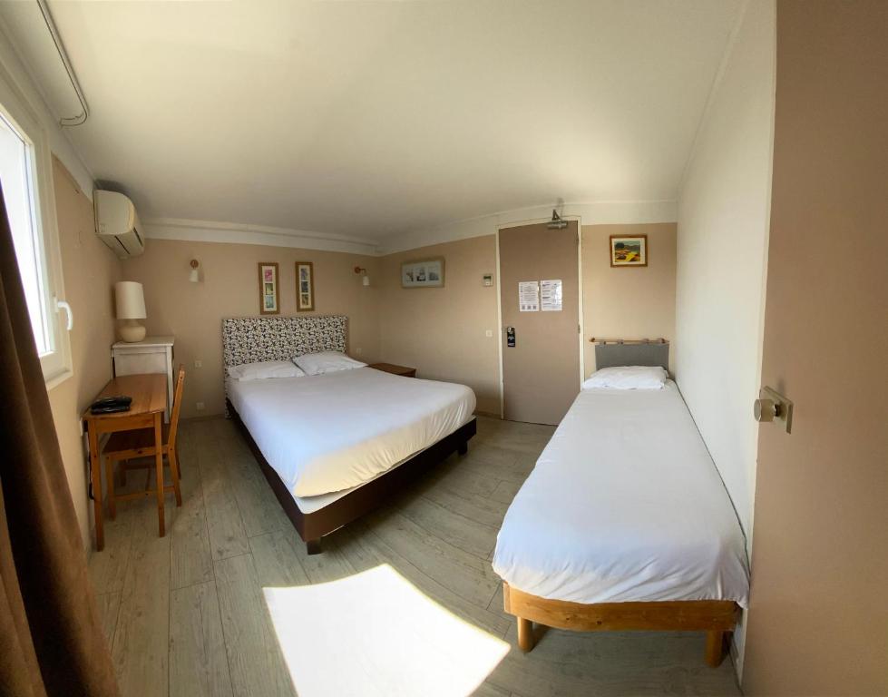 Postel nebo postele na pokoji v ubytování Contact Hotel LE SUD Montpellier Aéroport Parc Expo Arena