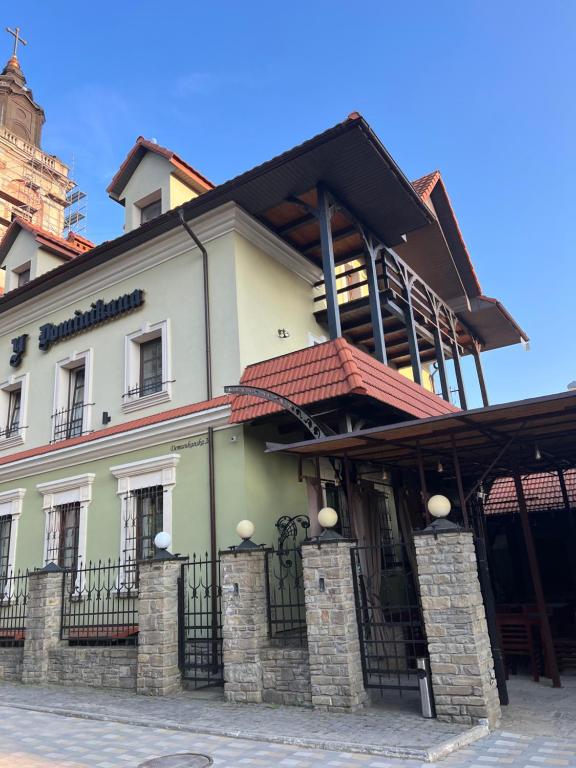 Budova, kde se penzion – hostinec nachází