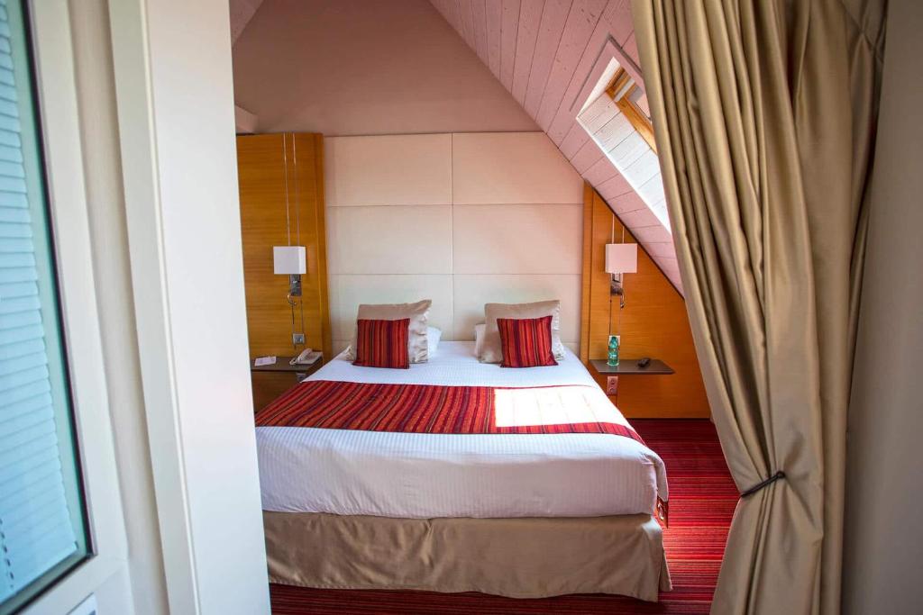 Le Churchill Hôtel & Spa - Habitación Familiar Con Vistas Al Mar O Piscina